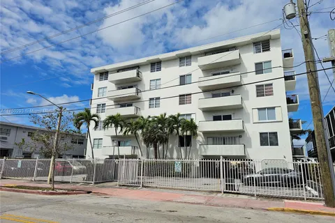 8024 Tatum Waterway Dr # 5D, Miami Beach FL 33141