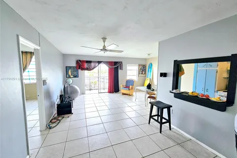 8024 Tatum Waterway Dr # 5D, Miami Beach FL 33141