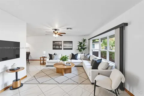 5300 Adams St, Hollywood FL 33021