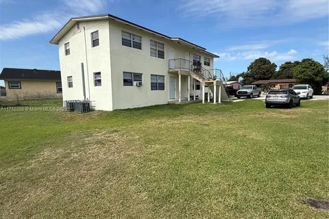 124 NW 12th Dr, Belle Glade FL 33430