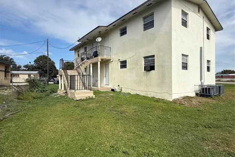 124 NW 12th Dr, Belle Glade FL 33430