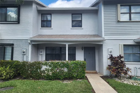 10577 NW 8th St, Pembroke Pines FL 33026