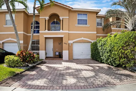 886 NW 135th Ter, Pembroke Pines FL 33028