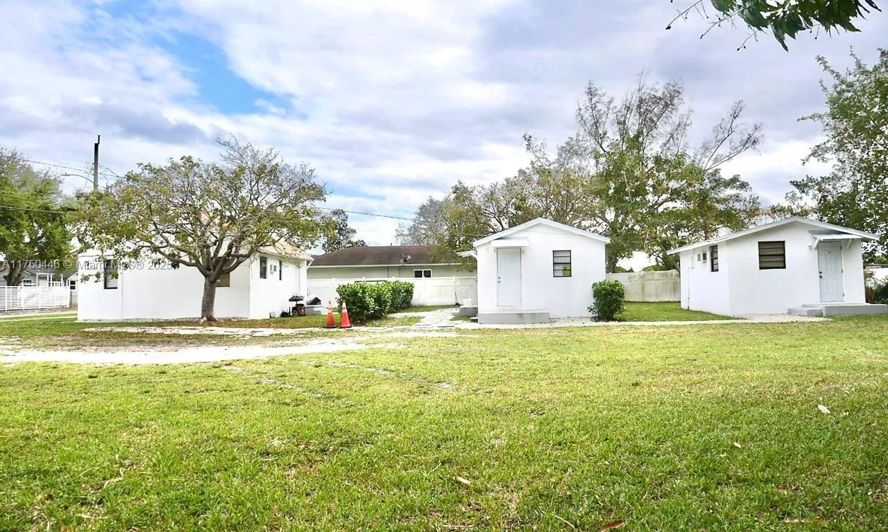7728 NW 17th Pl, Miami FL 33147