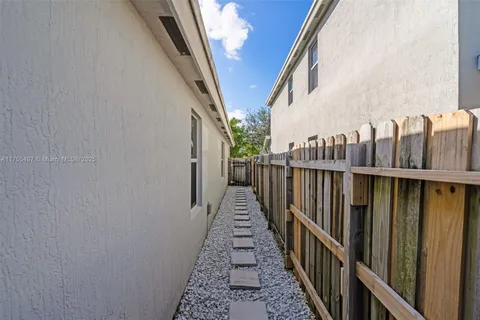 585 NE 6th Pl, Florida City FL 33034