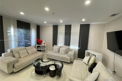 2181 NE 171 St, North Miami Beach FL 33162