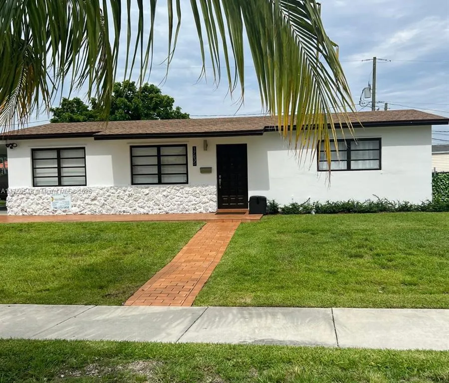 17835 NW 80th Ct, Hialeah FL 33015