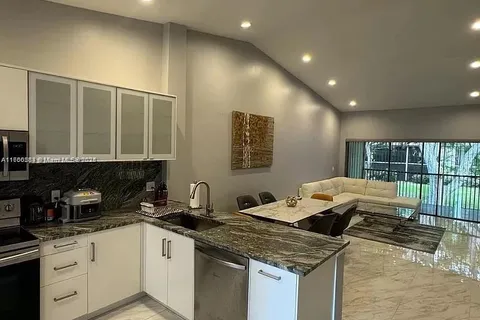 2241 SW 15th St # 212, Deerfield Beach FL 33442