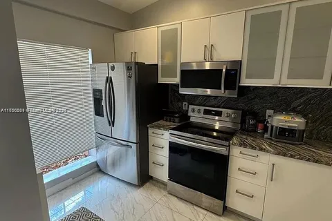 2241 SW 15th St # 212, Deerfield Beach FL 33442