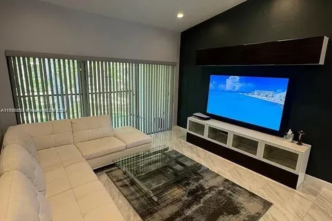 2241 SW 15th St # 212, Deerfield Beach FL 33442