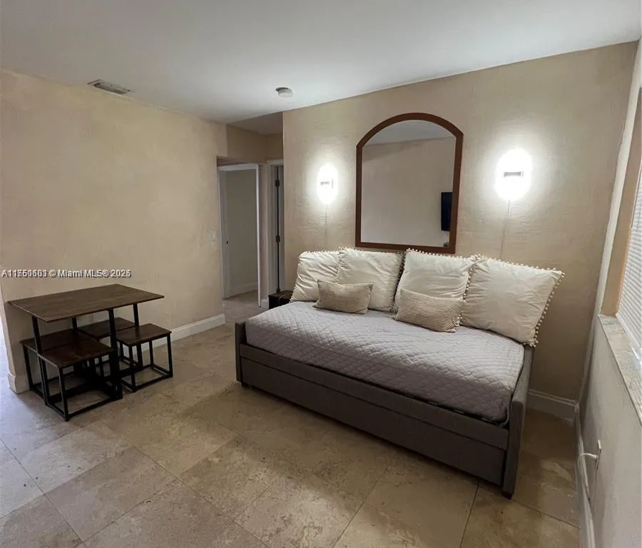 680 SW 10th St # 7, Miami FL 33130