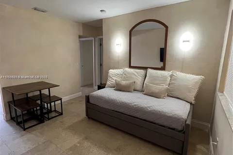 680 SW 10th St # 7, Miami FL 33130