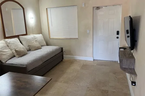 680 SW 10th St # 7, Miami FL 33130