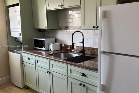 680 SW 10th St # 7, Miami FL 33130