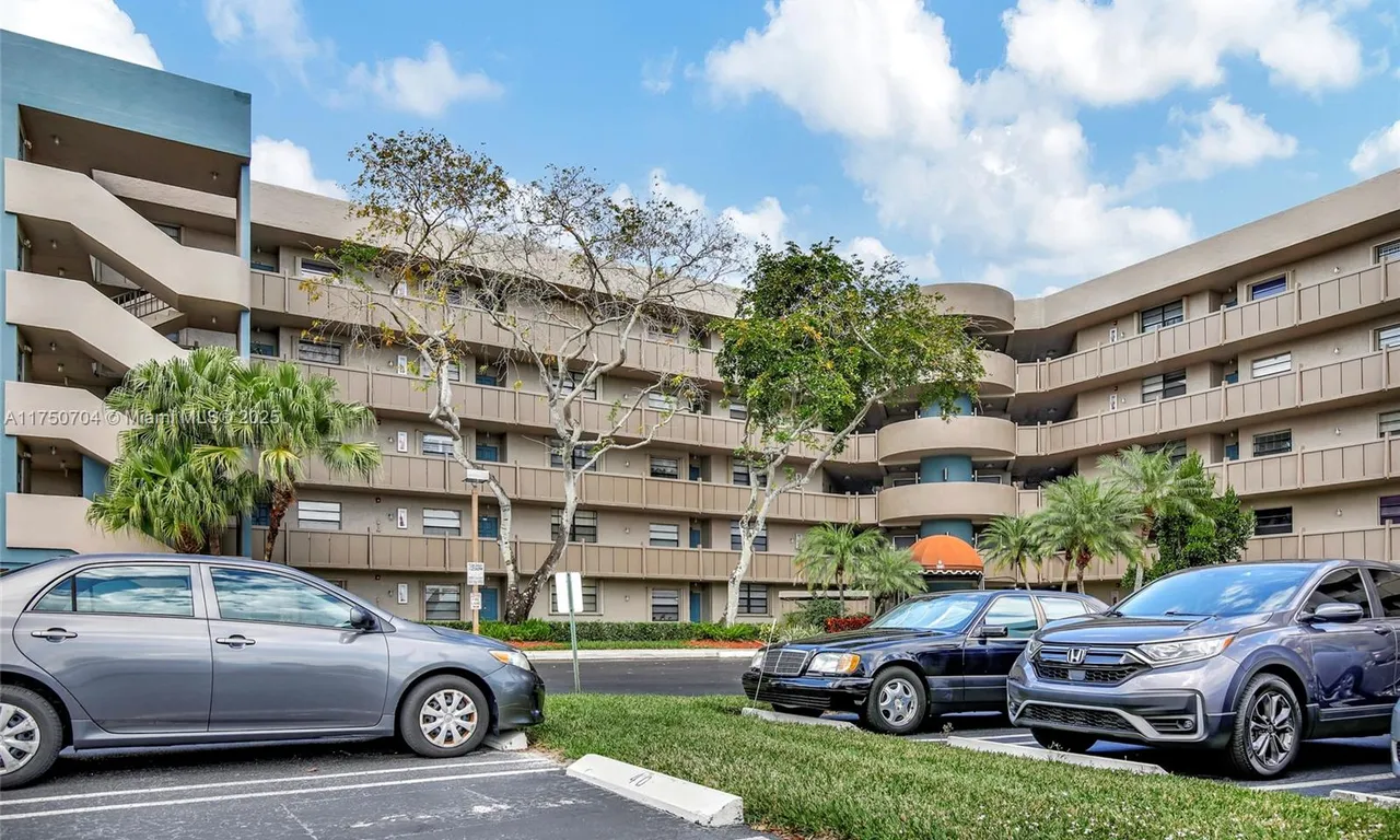 1001 Colony Point Cir # 517, Pembroke Pines FL 33026