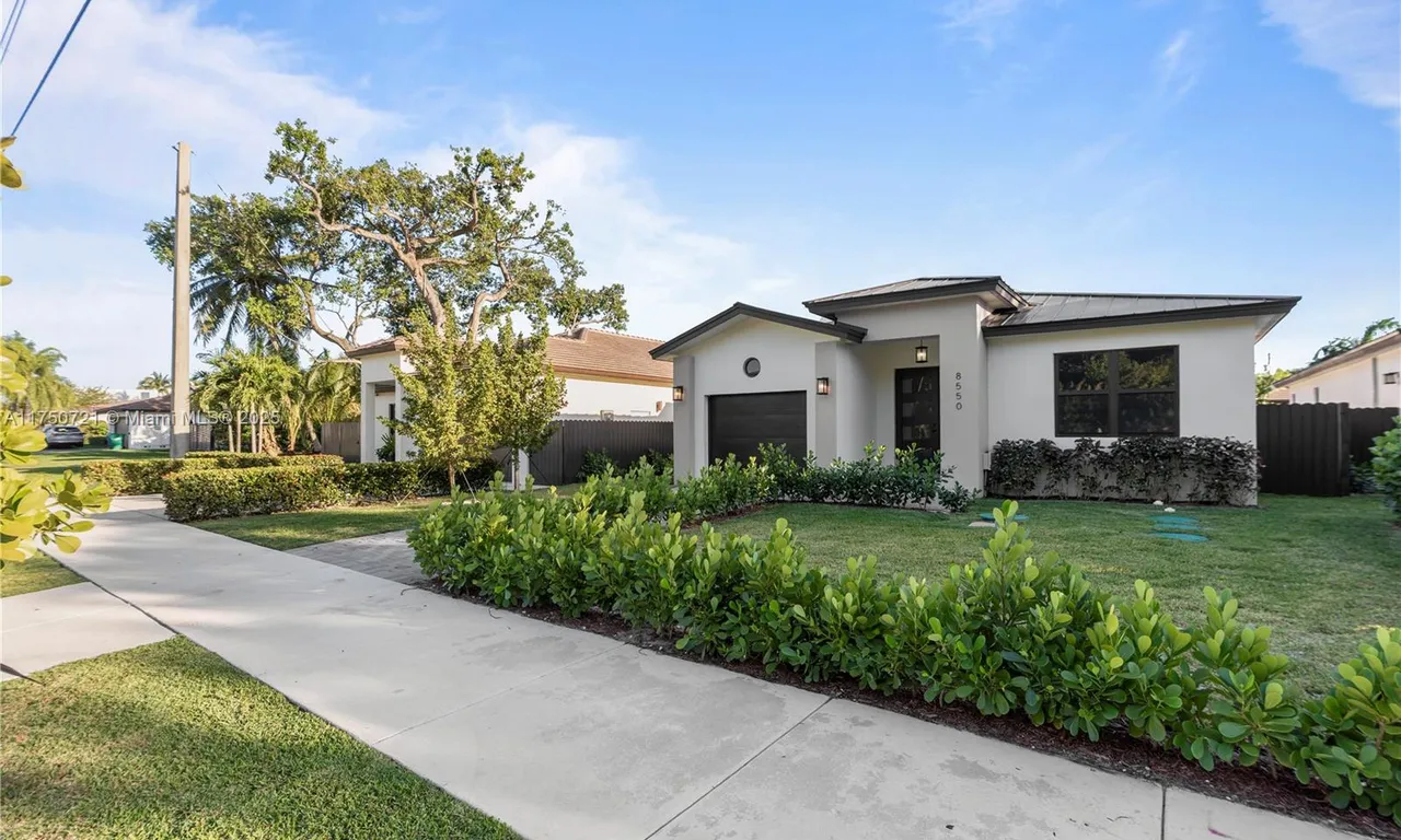 8570 SW 198th St, Cutler Bay FL 33189