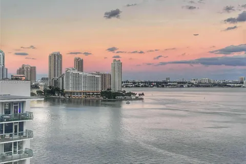1420 Brickell Bay Dr, Miami FL 33131
