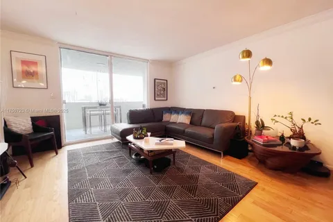 1420 Brickell Bay Dr, Miami FL 33131
