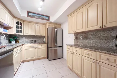 1420 Brickell Bay Dr, Miami FL 33131