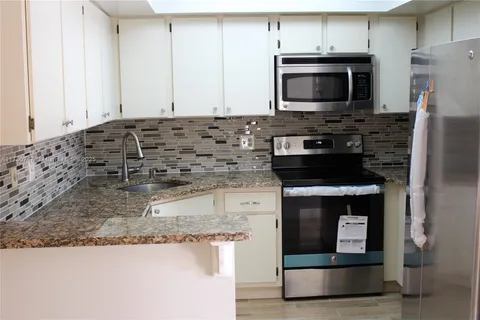 3690 Village Dr # B, Delray Beach FL 33445