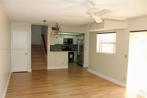 3690 Village Dr # B, Delray Beach FL 33445