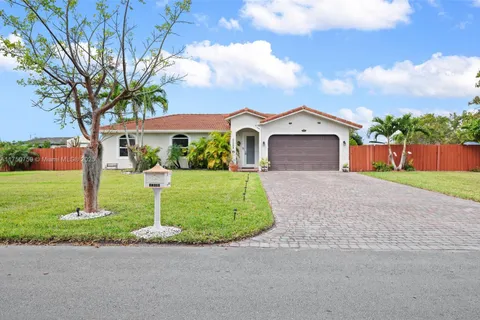 27800 SW 154th Ct, Homestead FL 33032