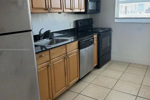 7207 Bay Dr # 6, Miami Beach FL 33141
