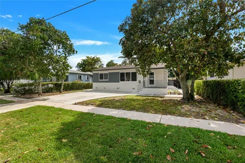 130 NE 169th Ter # 0, North Miami Beach FL 33162