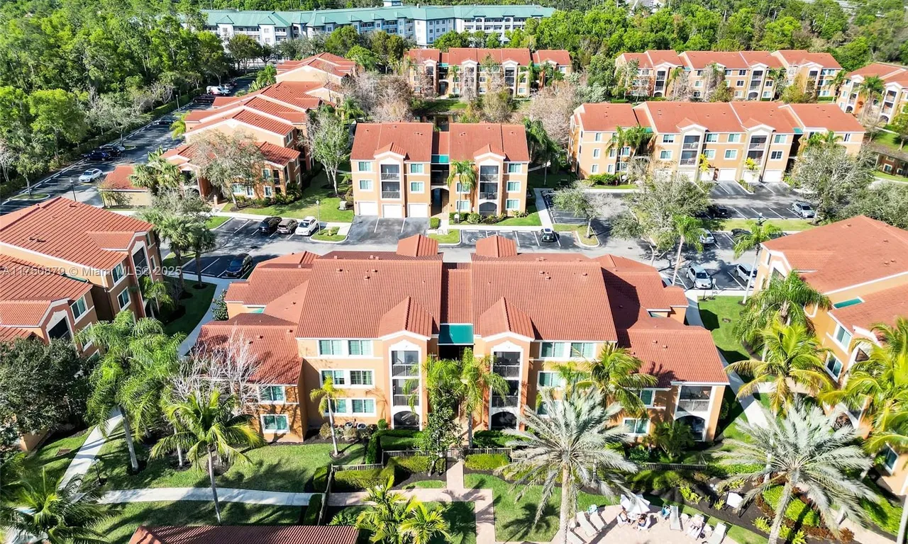 1235 Reserve Way # 107, Naples FL 34105