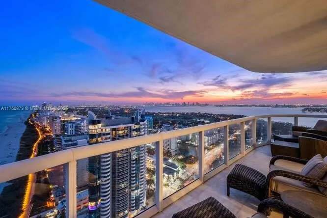 6365 Collins Ave # 3903, Miami Beach FL 33141