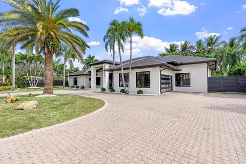 7755 SW 85th Ct, Miami FL 33143