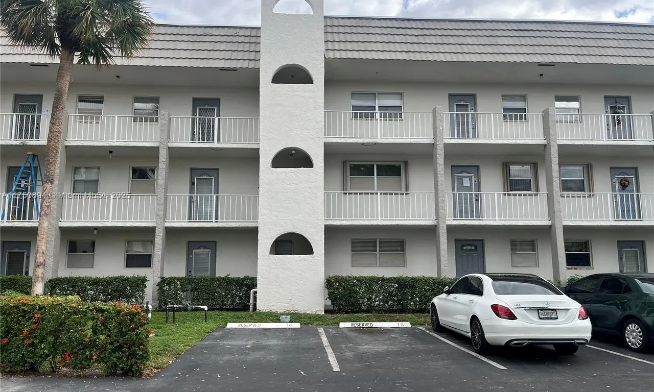 8325 Sunrise Lakes Blvd # 308, Sunrise FL 33322