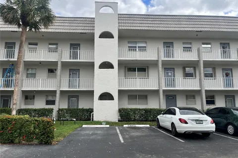 8325 Sunrise Lakes Blvd # 308, Sunrise FL 33322