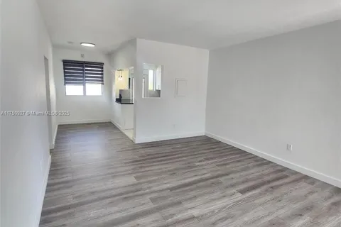 2101 Normandy Dr # 212, Miami Beach FL 33141