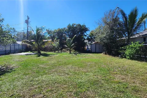 5140 NW 4th St, Miami FL 33126