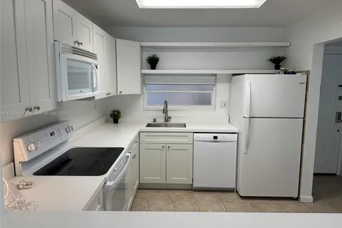 100 Ocean Lane Dr # 307, Key Biscayne FL 33149