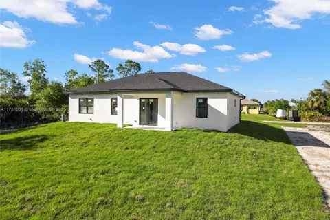 2917 24th St W, Lehigh Acres FL 33971