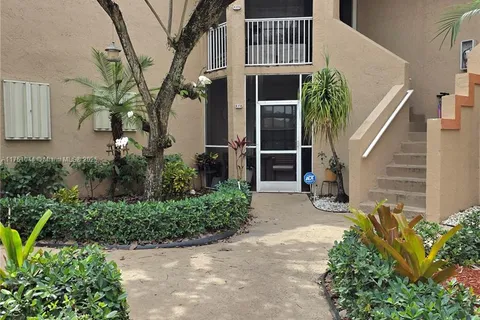 365 SW 86th Ave # 201, Pembroke Pines FL 33025