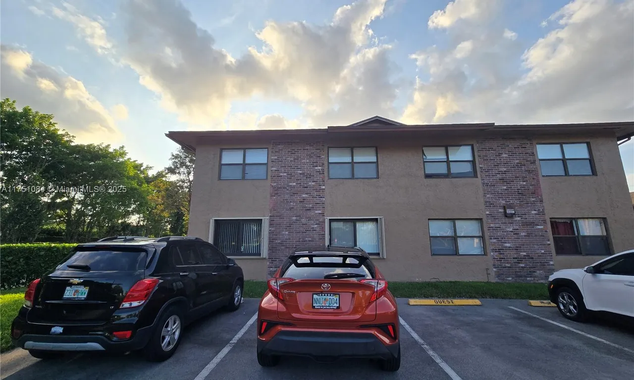 10002 Winding Lake Rd # 202, Sunrise FL 33351