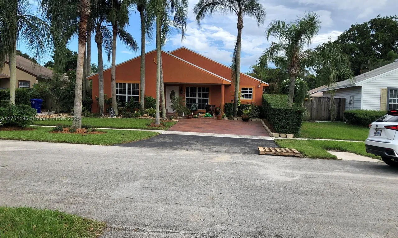 8650 SW 16th St, Pembroke Pines FL 33025