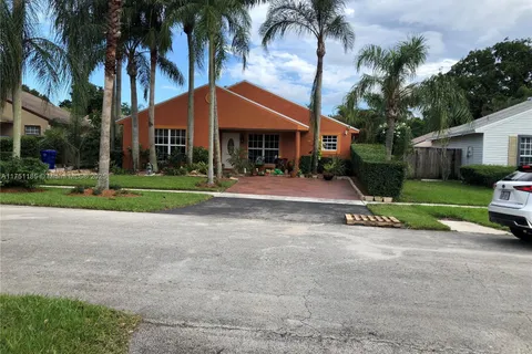 8650 SW 16th St, Pembroke Pines FL 33025