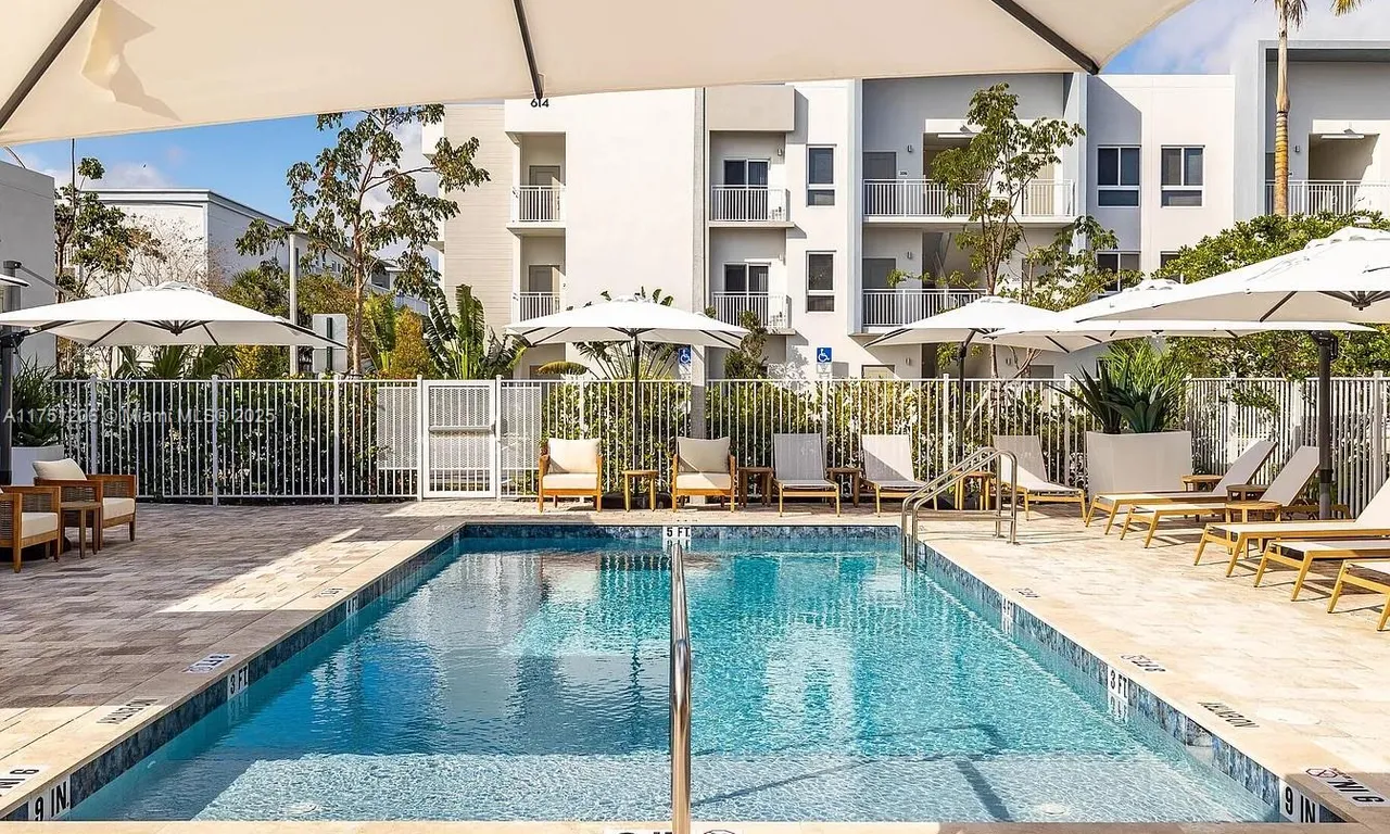 628 NE 2nd St # 205, Dania Beach FL 33004