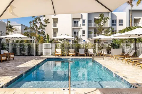 628 NE 2nd St # 205, Dania Beach FL 33004