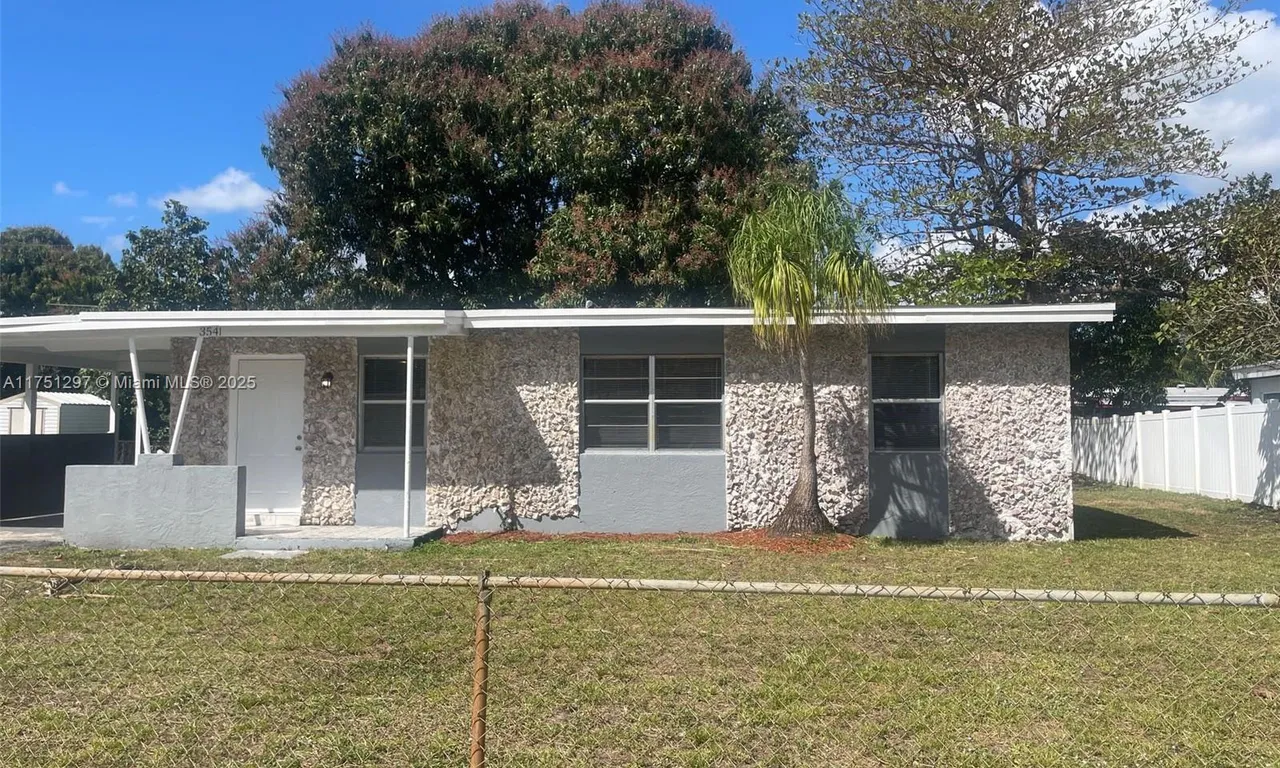 3541 NW 2nd St, Lauderhill FL 33311