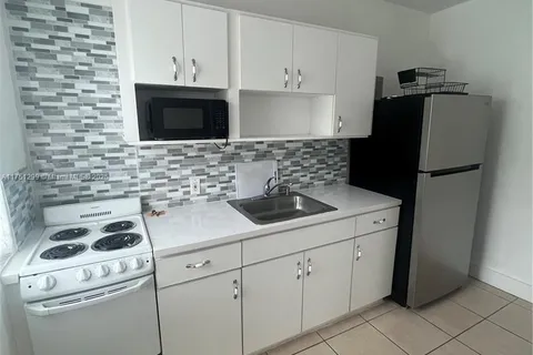 850 81st St # 2, Miami Beach FL 33141