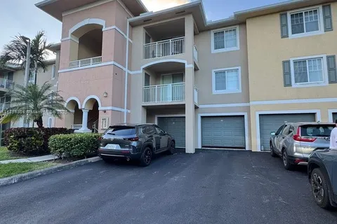 6492 Emerald Dunes Dr # 305, West Palm Beach FL 33411