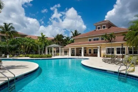 6492 Emerald Dunes Dr # 305, West Palm Beach FL 33411