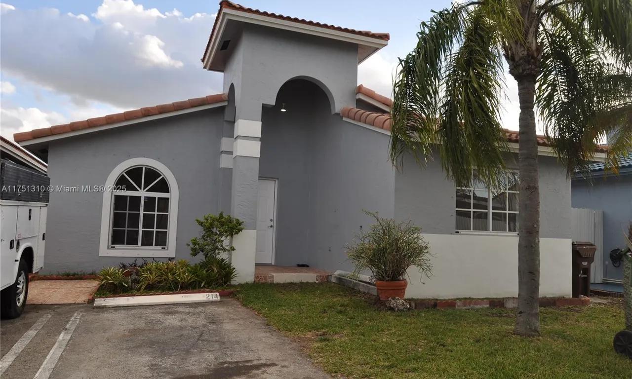 7001 W 35th Ave, Hialeah FL 33018