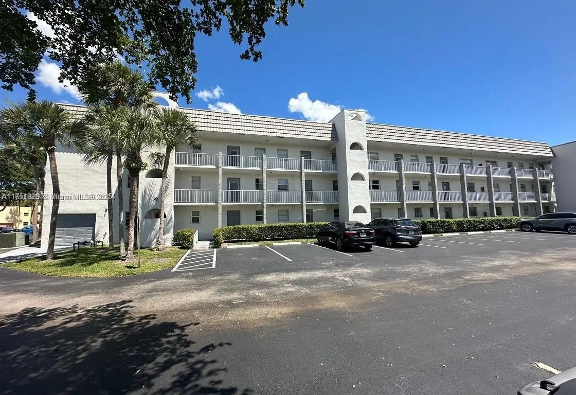 8450 Sunrise Lakes Blvd # 306, Sunrise FL 33322