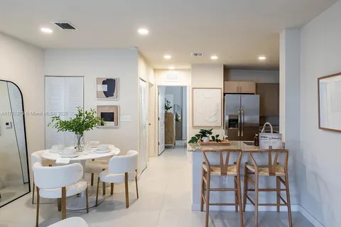 610 NE 2nd St # 206, Dania Beach FL 33004
